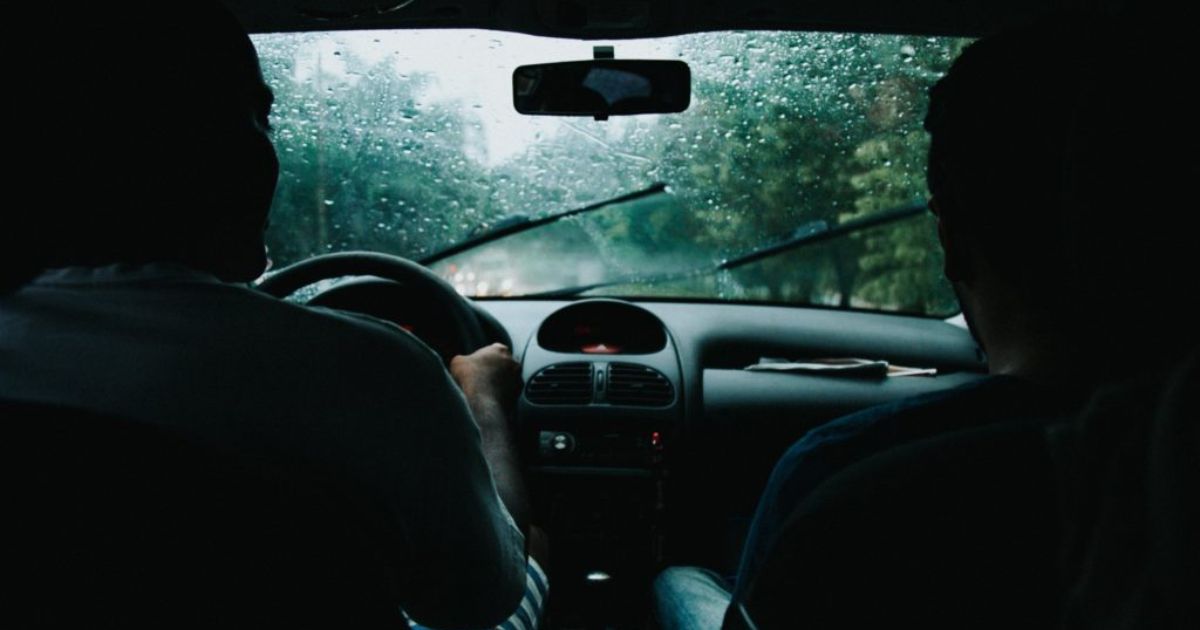 drivers to put headlights when it rains